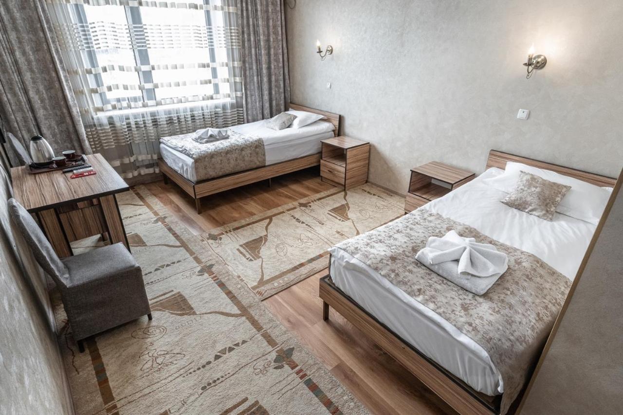 Madanur Hotel Karakol Kültér fotó