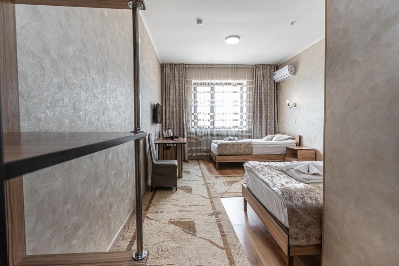 Madanur Hotel Karakol Kültér fotó