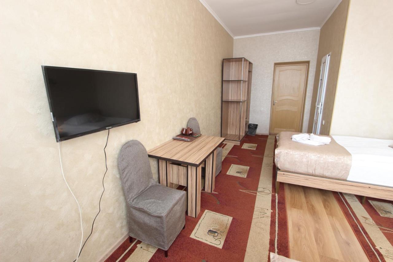 Madanur Hotel Karakol Kültér fotó