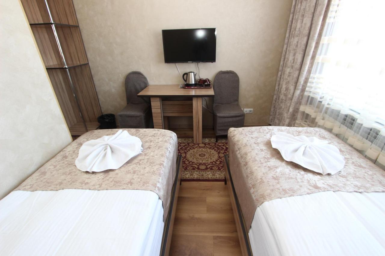 Madanur Hotel Karakol Kültér fotó
